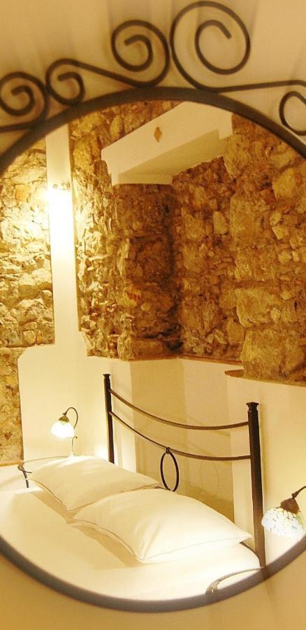 Incantevole E Storico Appartamento In Pieno Centro Taormina Luaran gambar