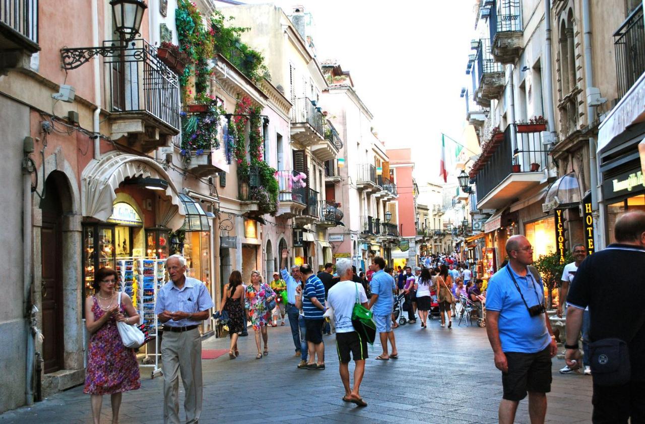 Incantevole E Storico Appartamento In Pieno Centro Taormina Luaran gambar